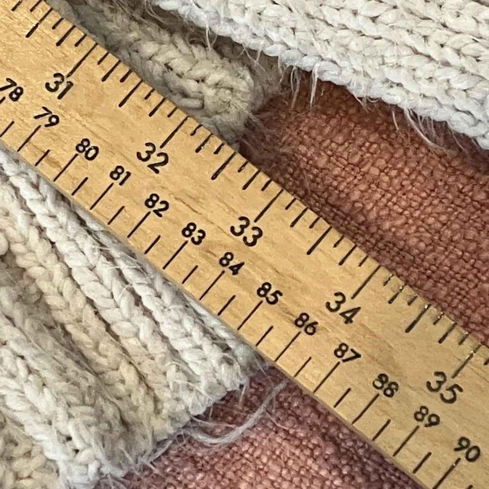 POL small wm’s oversized Cream Cable Knit Cardigan - FLAWED - Picture 11 of 16
